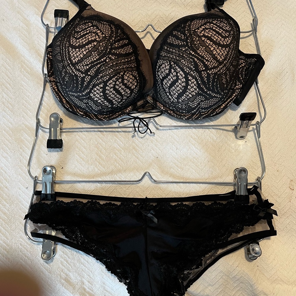 SET: VS, Very sexy push up with decorative tie in front,36D. Panties,M.